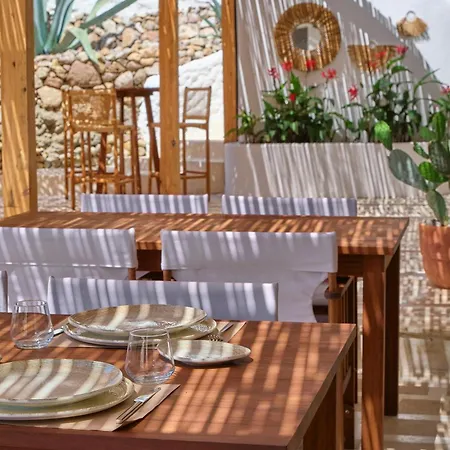 Ξενοδοχείο Yaz